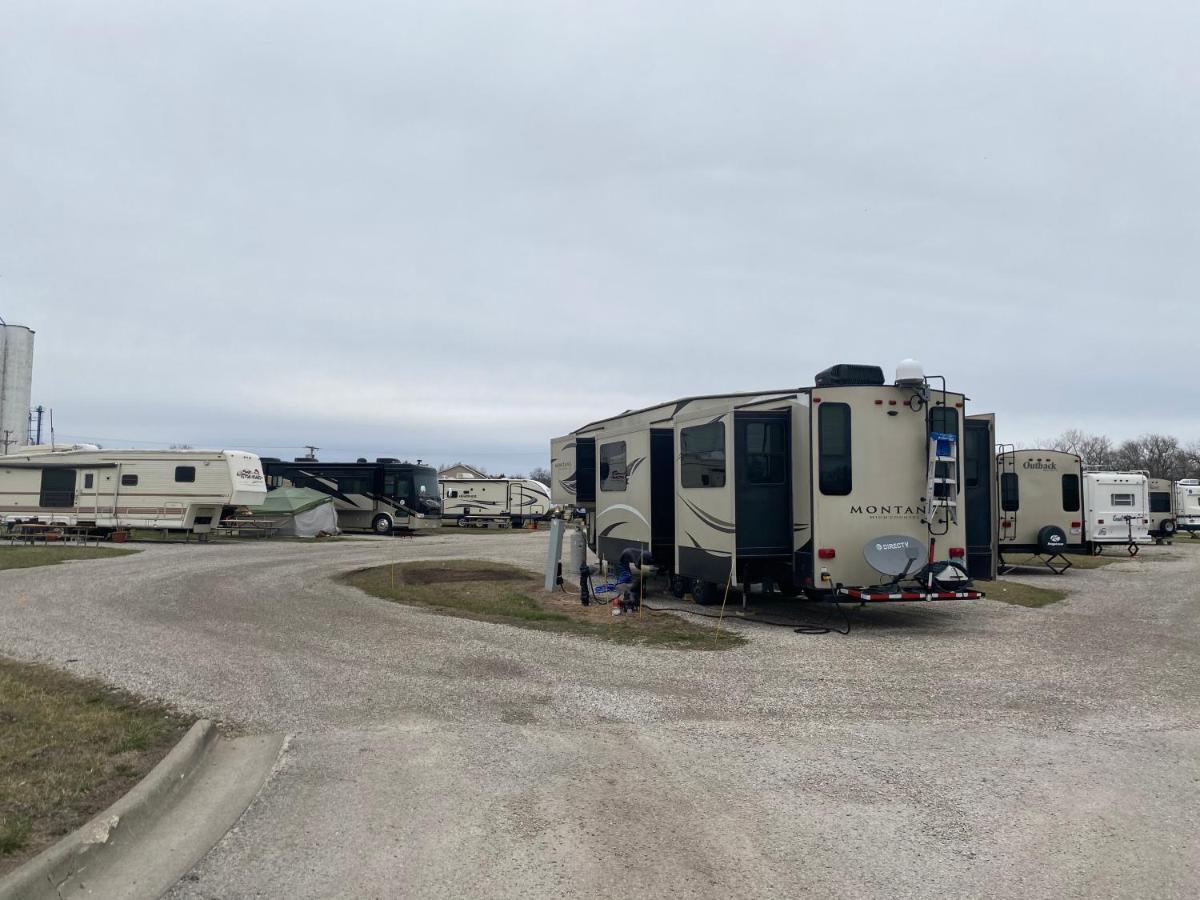 Garnett Hotel & Rv Park Exterior photo