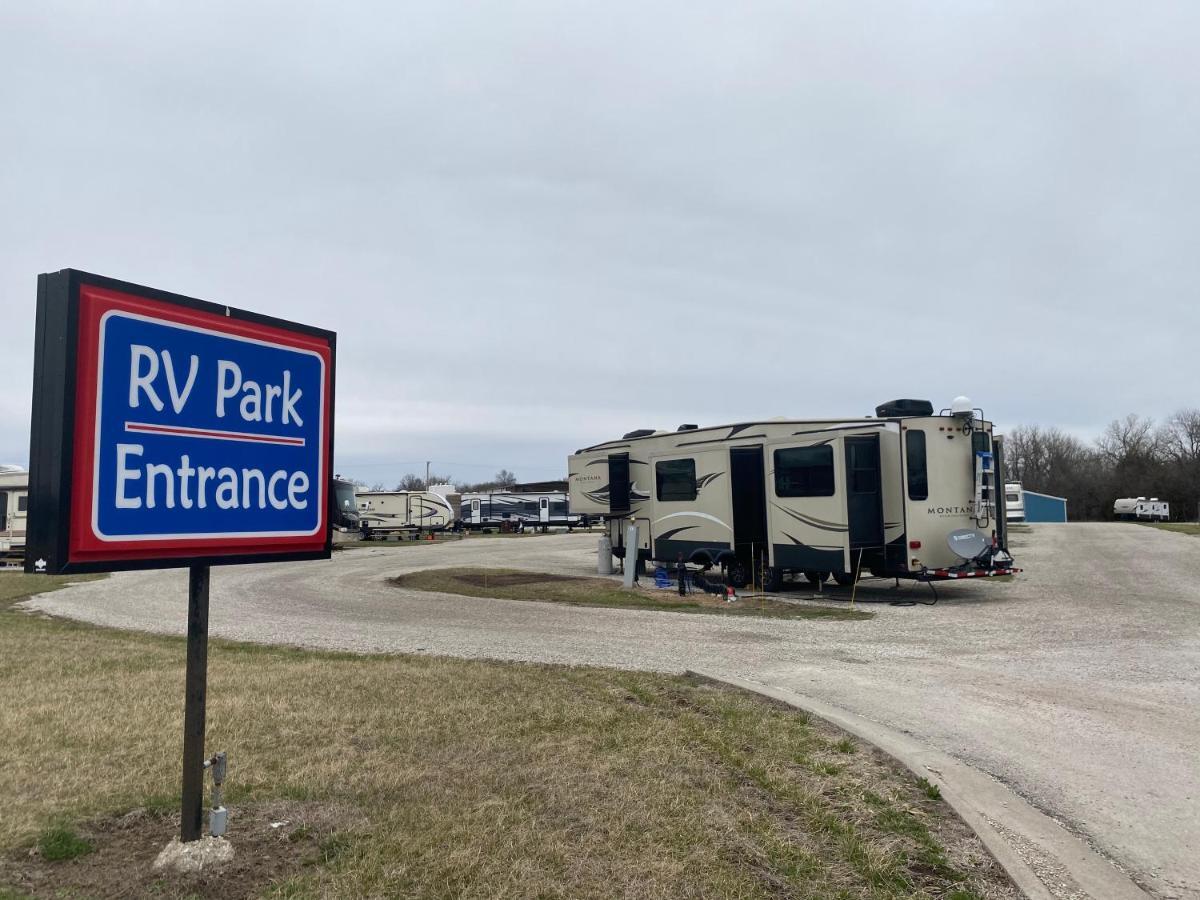 Garnett Hotel & Rv Park Exterior photo